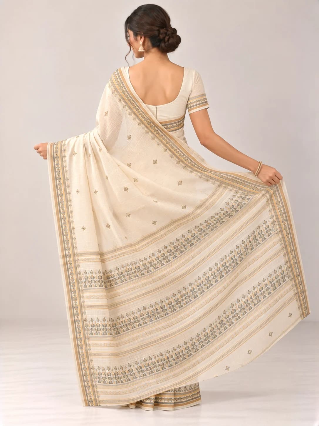 Ivory Cotton Tant Saree product image — Ivory thumbnail 4
